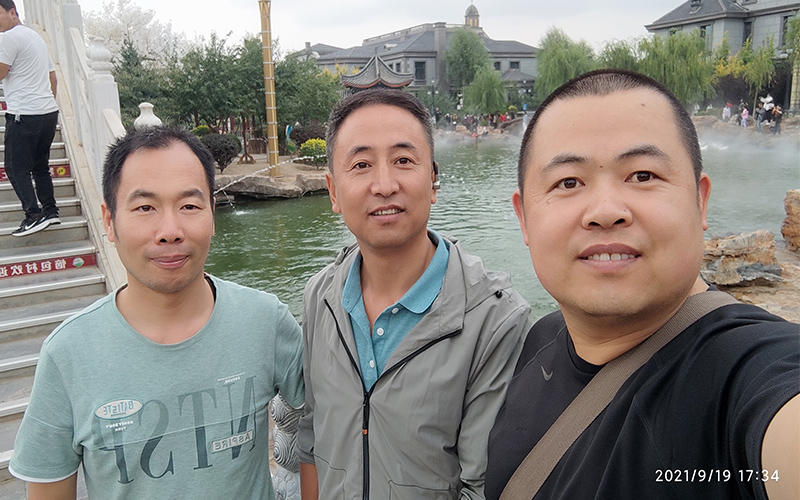 呼和浩特白事服務的牌匾采用紅底白字，這是咋回事？
