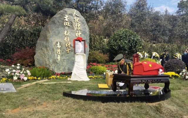 長沙唐人萬壽園陵墓舉行袁隆平安葬儀式