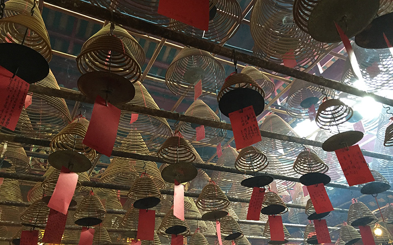 極樂殯葬網來揭秘墳前廟后這樣的寶地風水好嗎？